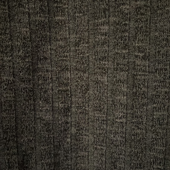 Cropped dark green long sleeved tee - Picture 3 of 4